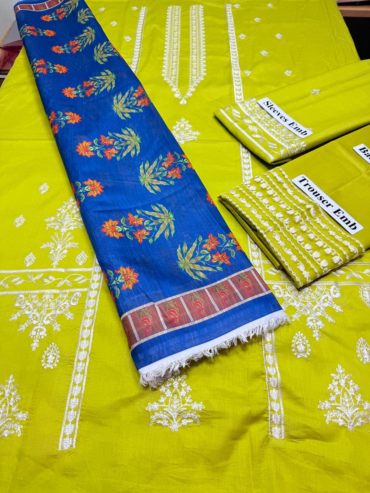 Urge D # 72 - 01 | 3PC Luxury Lawn | Slub Blossom Digital Print Dupatta