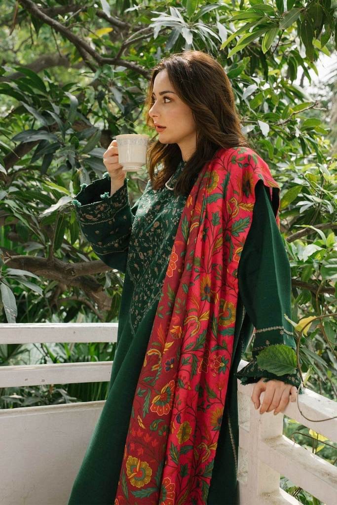 Iznik D # 44 -01 | 3PC Luxury Lawn | Swiss Lawn Dupatta