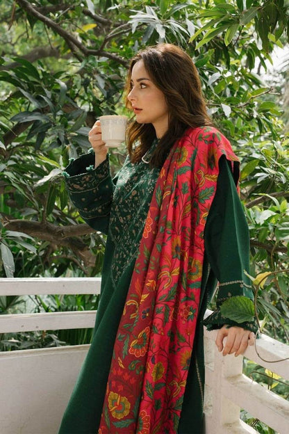 Iznik D # 44 -01 | 3PC Luxury Lawn | Swiss Lawn Dupatta